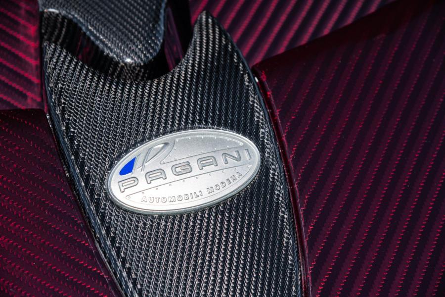 Детали интерьера Pagani Huayra Red Carbon 2014 года  (фото 18 из 26)